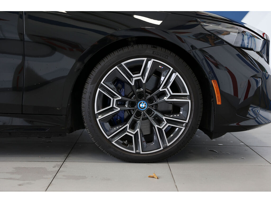 2025 BMW i5 xDrive40, 温哥华, 全款车