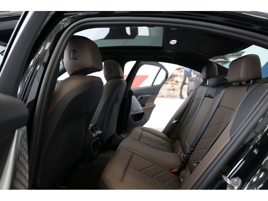 2025 BMW i5 xDrive40, 温哥华, 全款车