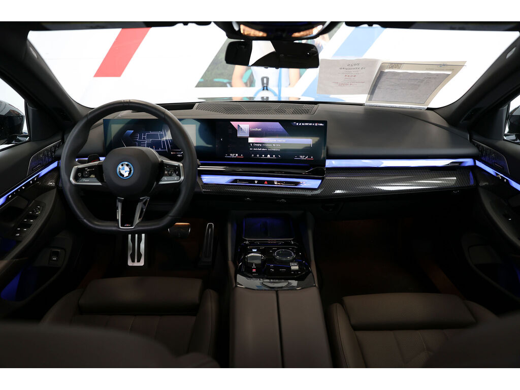 2025 BMW i5 xDrive40, 温哥华, 全款车
