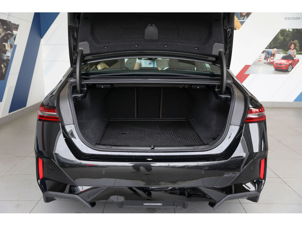 2025 BMW i5 xDrive40, 温哥华, 全款车