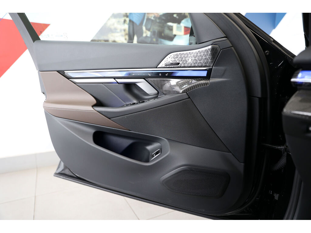 2025 BMW i5 xDrive40, 温哥华, 全款车