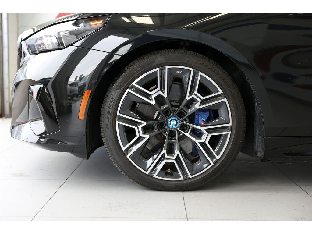 2025 BMW i5 xDrive40, 温哥华, 全款车