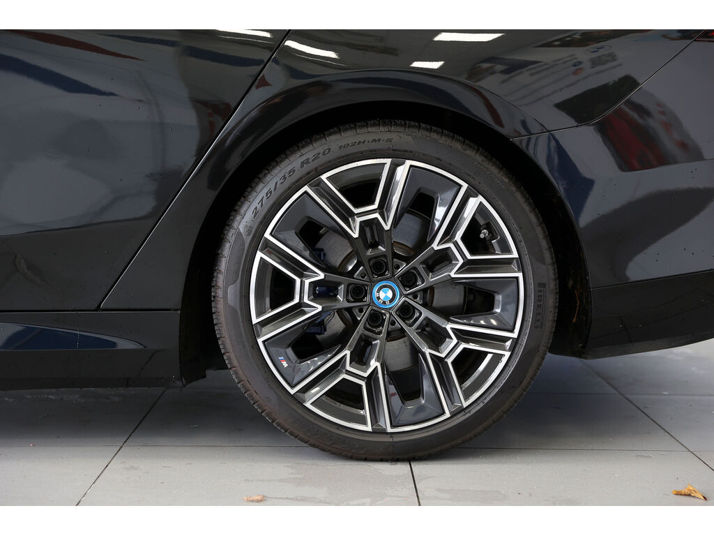 2025 BMW i5 xDrive40, 温哥华, 全款车