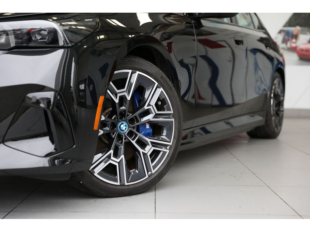 2025 BMW i5 xDrive40, 温哥华, 全款车