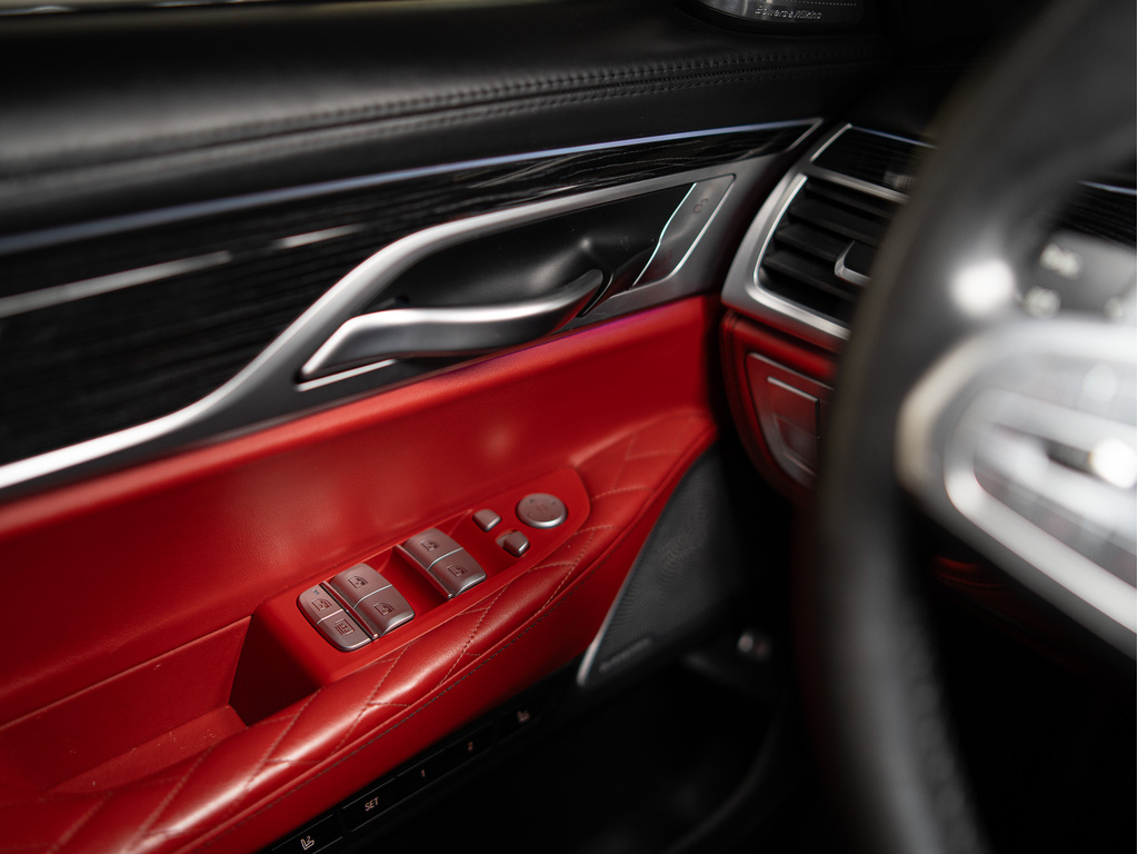 2020 BMW 750i xDrive, 多伦多, 全款车