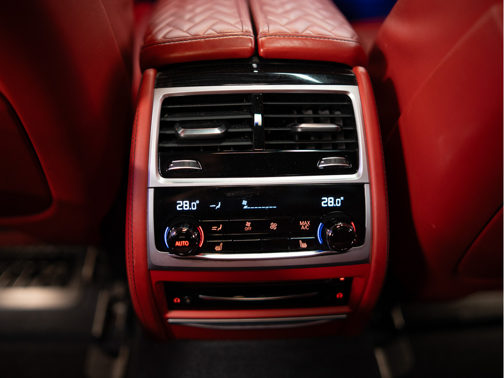 2020 BMW 750i xDrive, 多伦多, 全款车