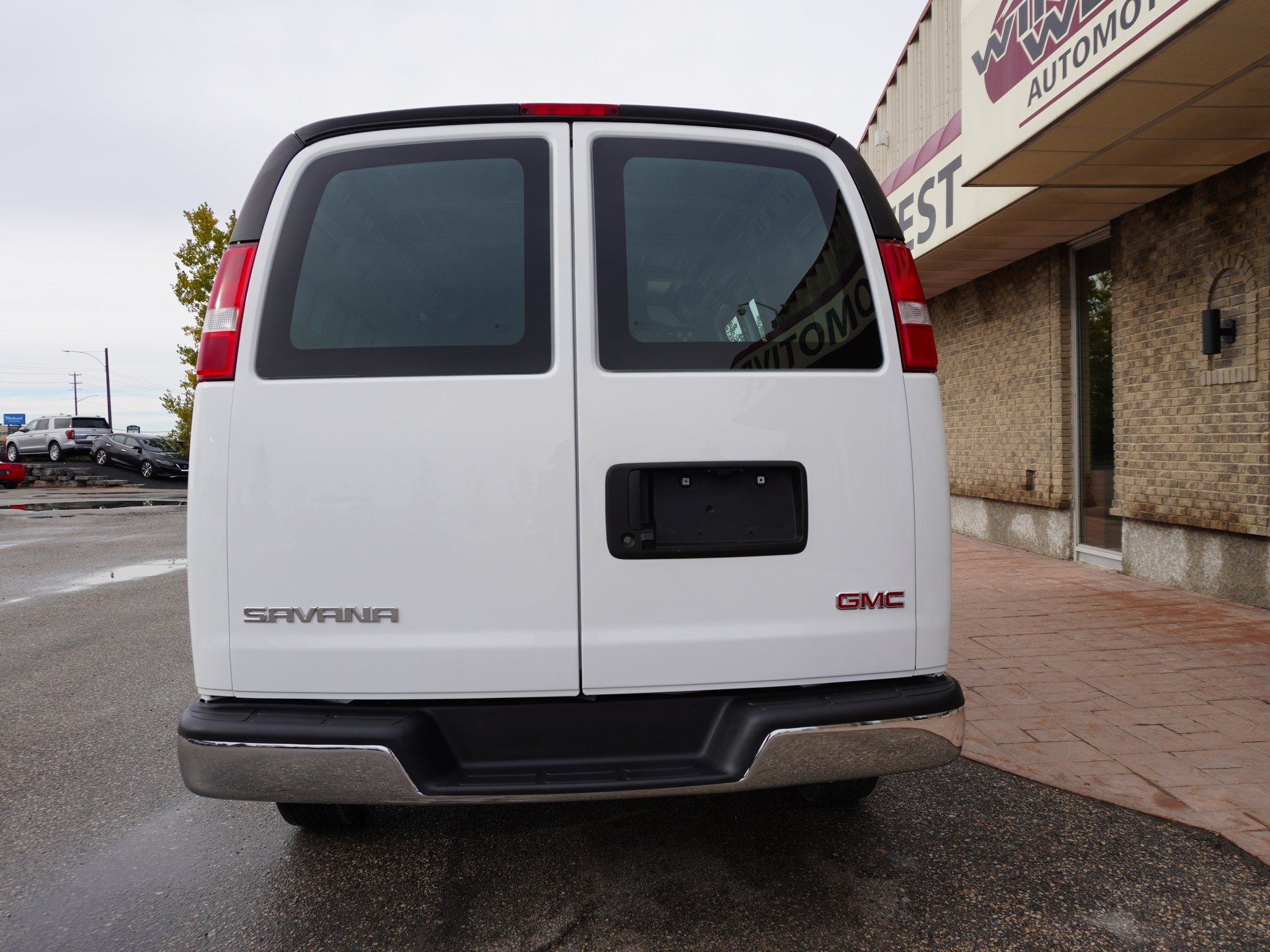 2023 GMC Savana Cargo Van