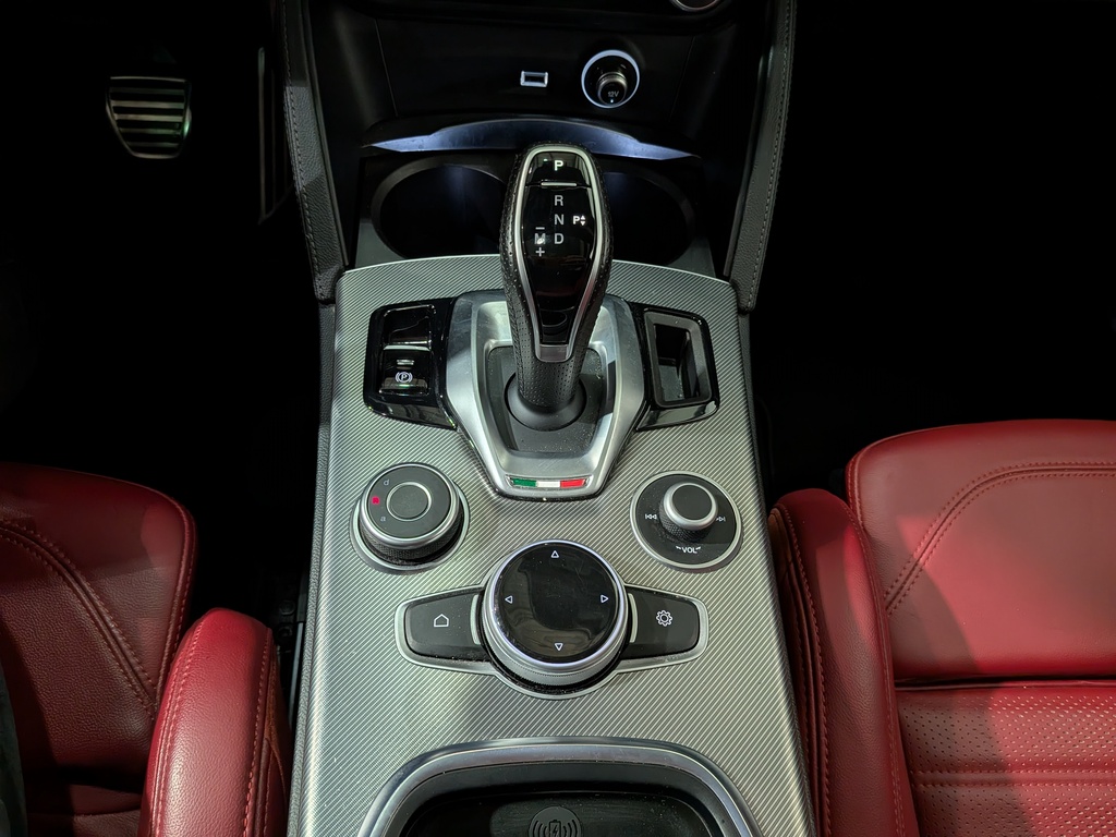 Alfa Romeo Stelvio 2023