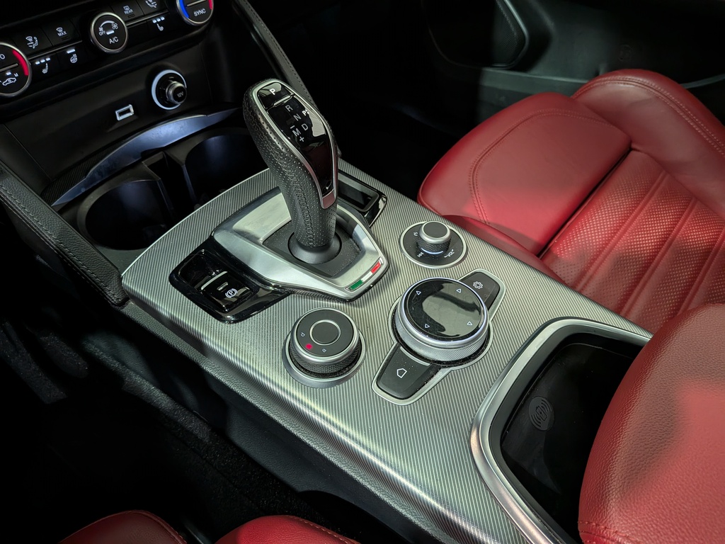 Alfa Romeo Stelvio 2023