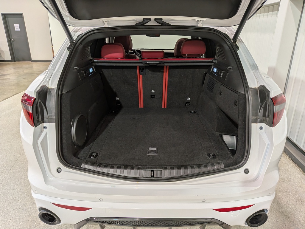 Alfa Romeo Stelvio 2023