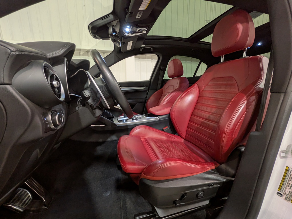 Alfa Romeo Stelvio 2023