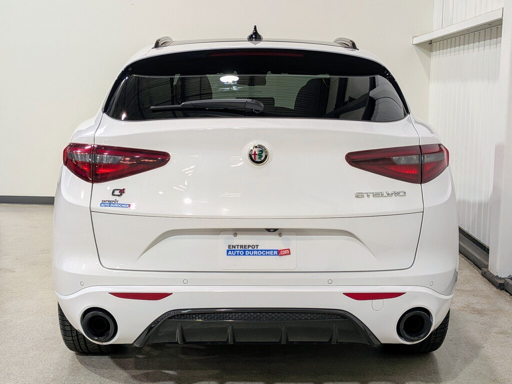 Alfa Romeo Stelvio 2023