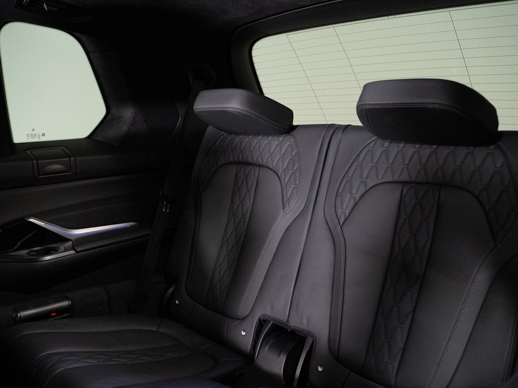 2022 BMW ALPINA XB7 ALPINA XB7   CRYSTAL SHIFTER   6 PASS   23 IN, 多伦多, 全款车