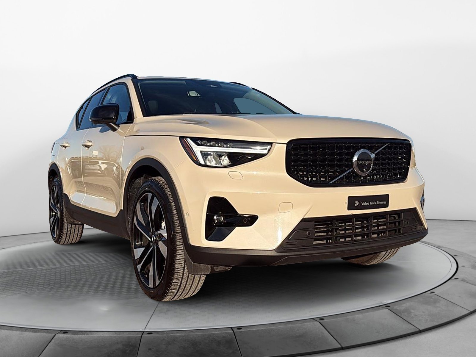 2025 Volvo XC40