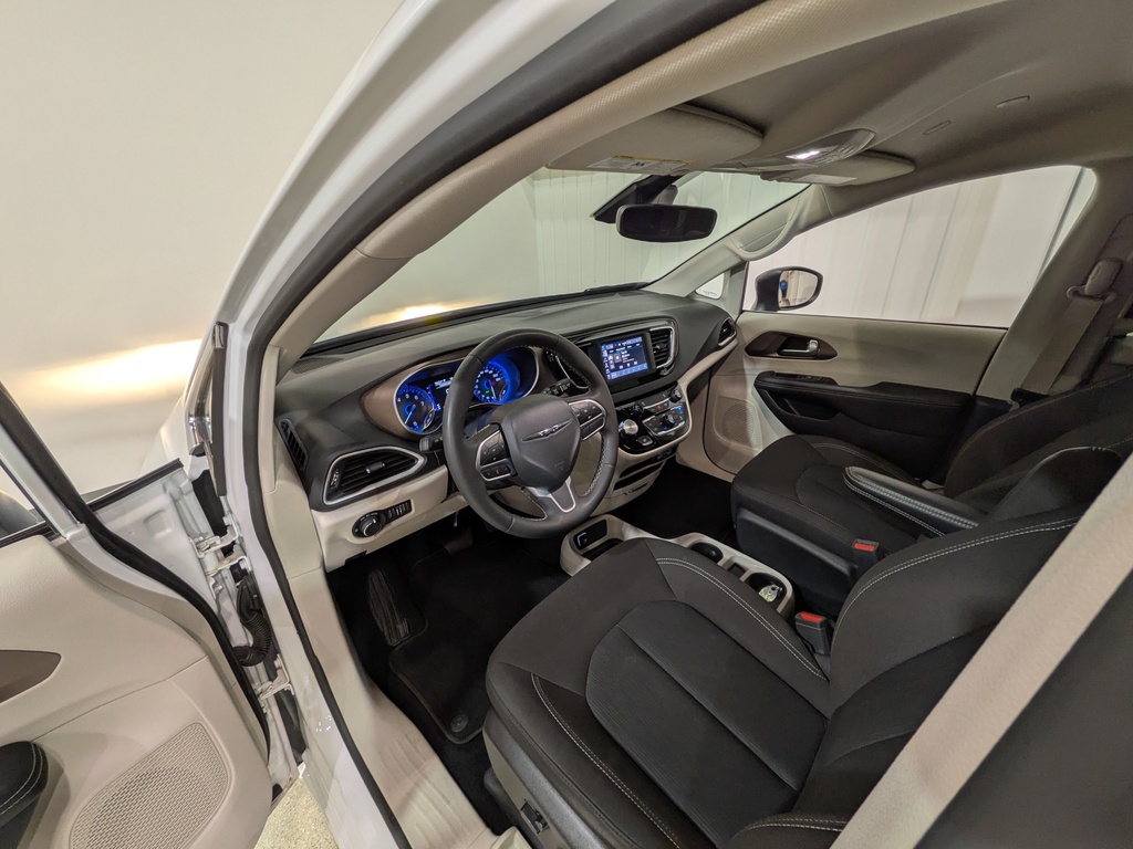 Chrysler Grand Caravan 2024