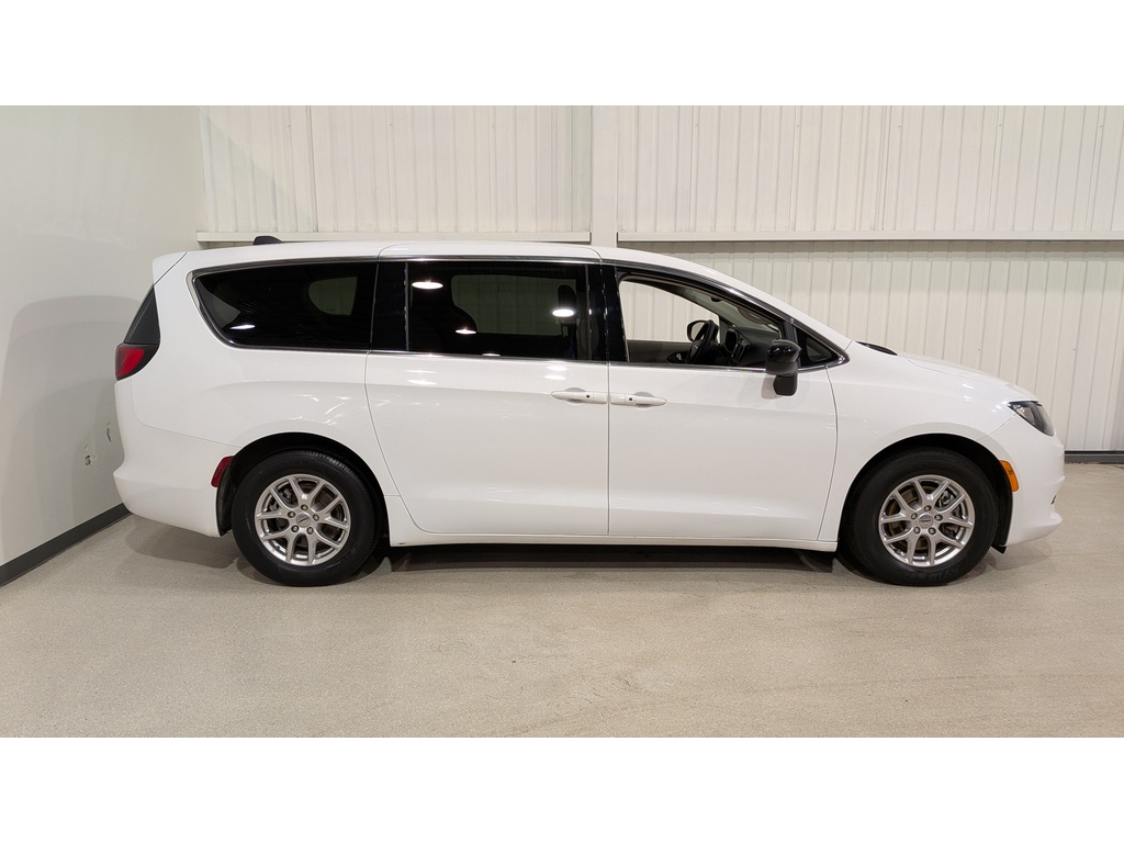 Chrysler Grand Caravan 2024