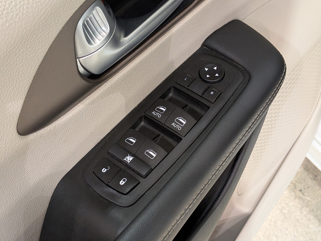 Chrysler Grand Caravan 2024