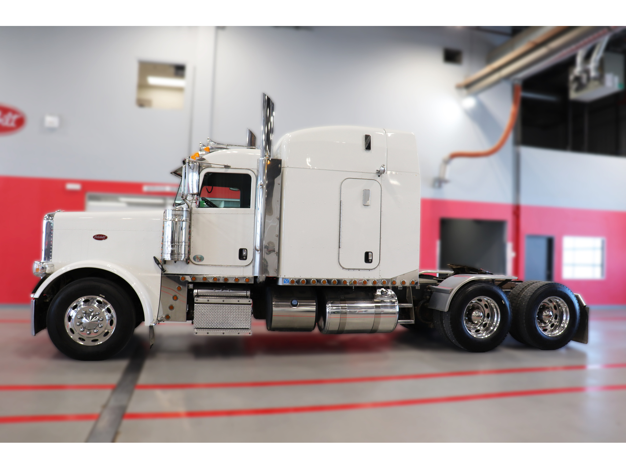 2018 Peterbilt 389 Short Hood