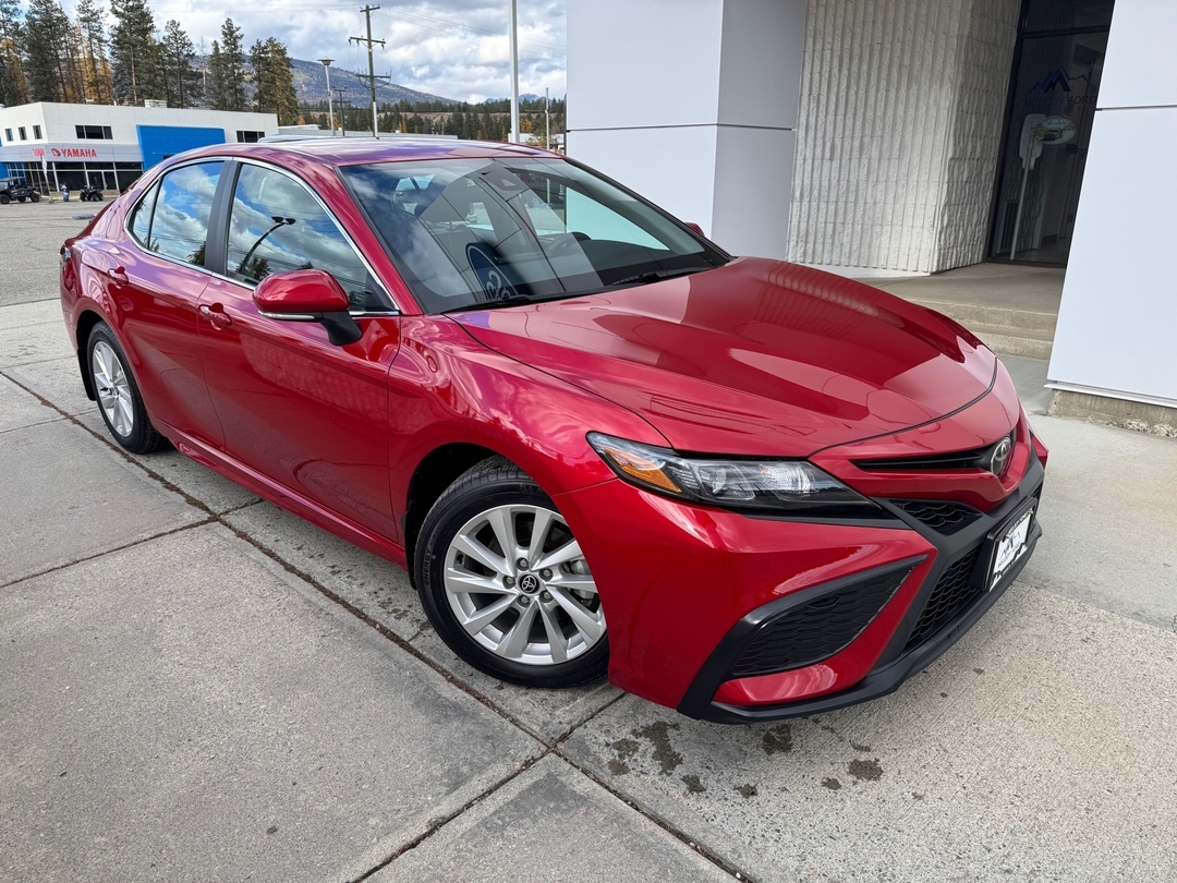 2024 Toyota Camry SE THE 2024 TOYOTA CAMRY SE OFFERS A SPORTY DESIGN