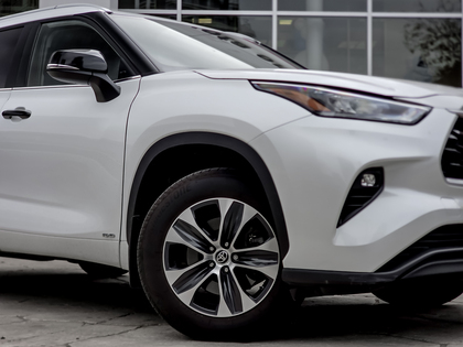 used 2024 Toyota Highlander car, priced at $51,995