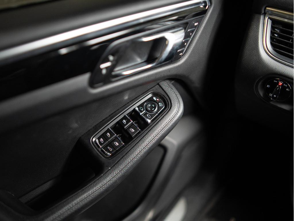 2016 Porsche Macan S, Toronto, Cash