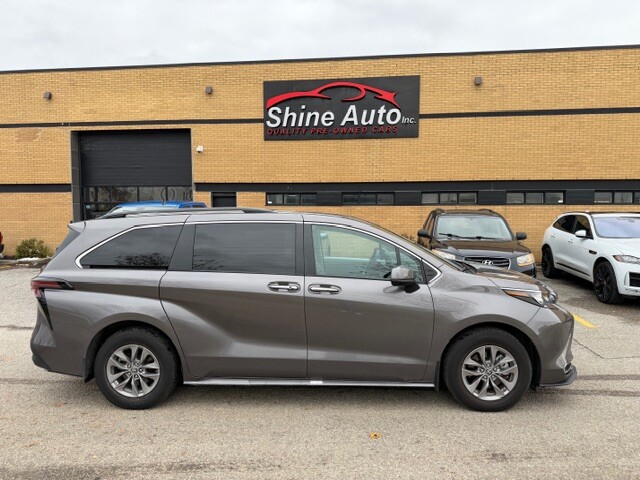 Toyota Sienna XLE 8-Passenger FWD