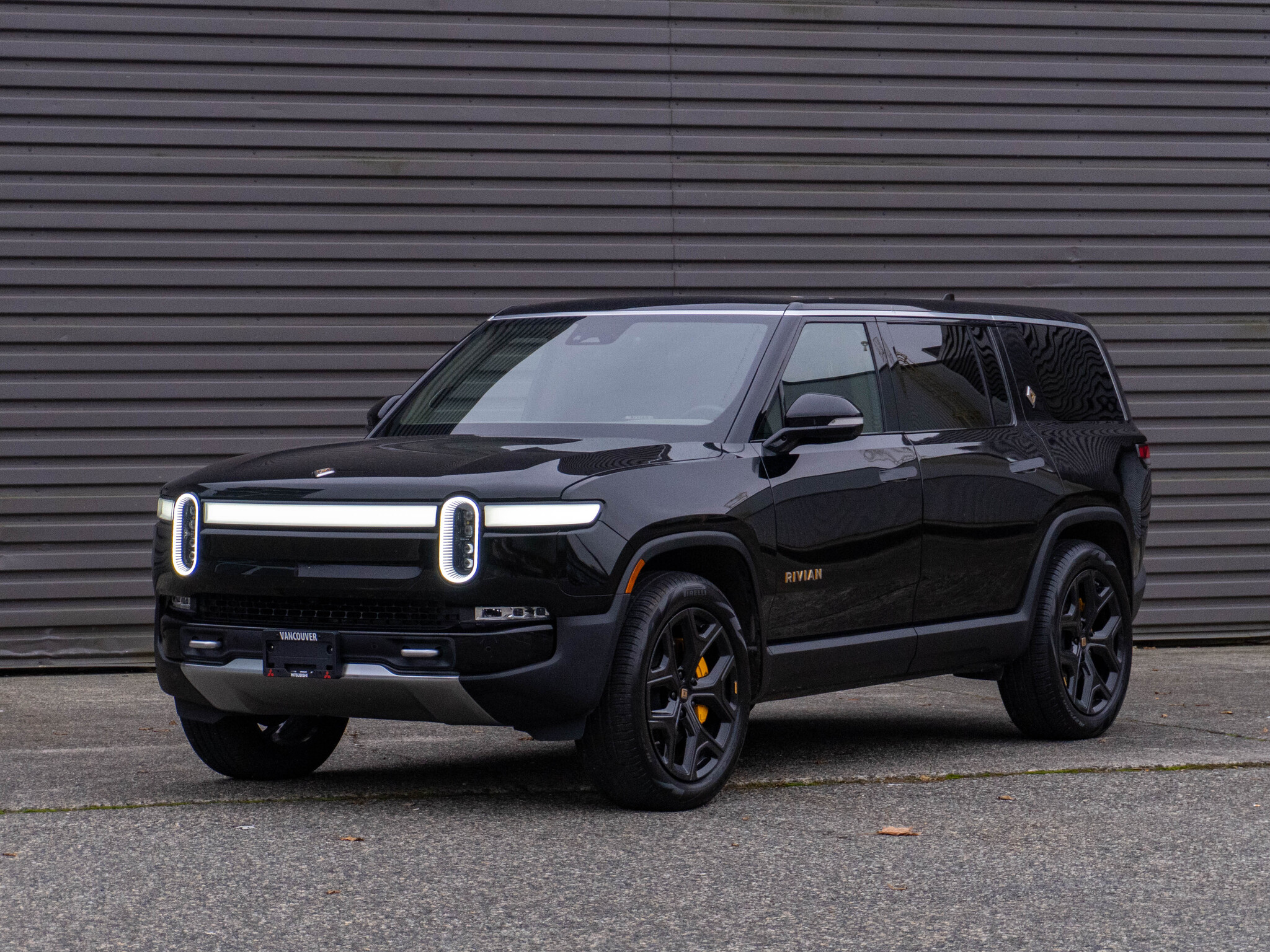 2023 Rivian R1S
