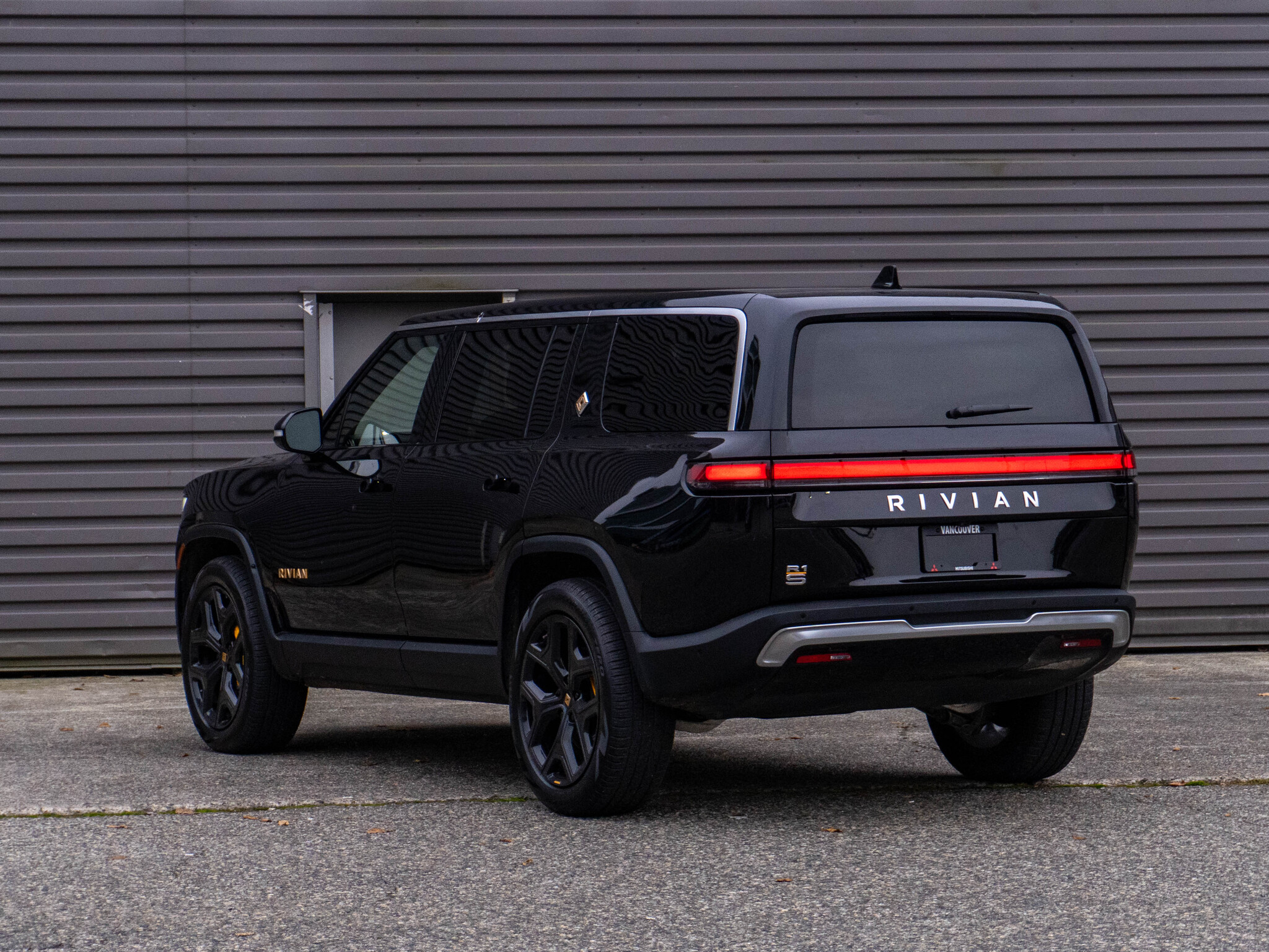 2023 Rivian R1S