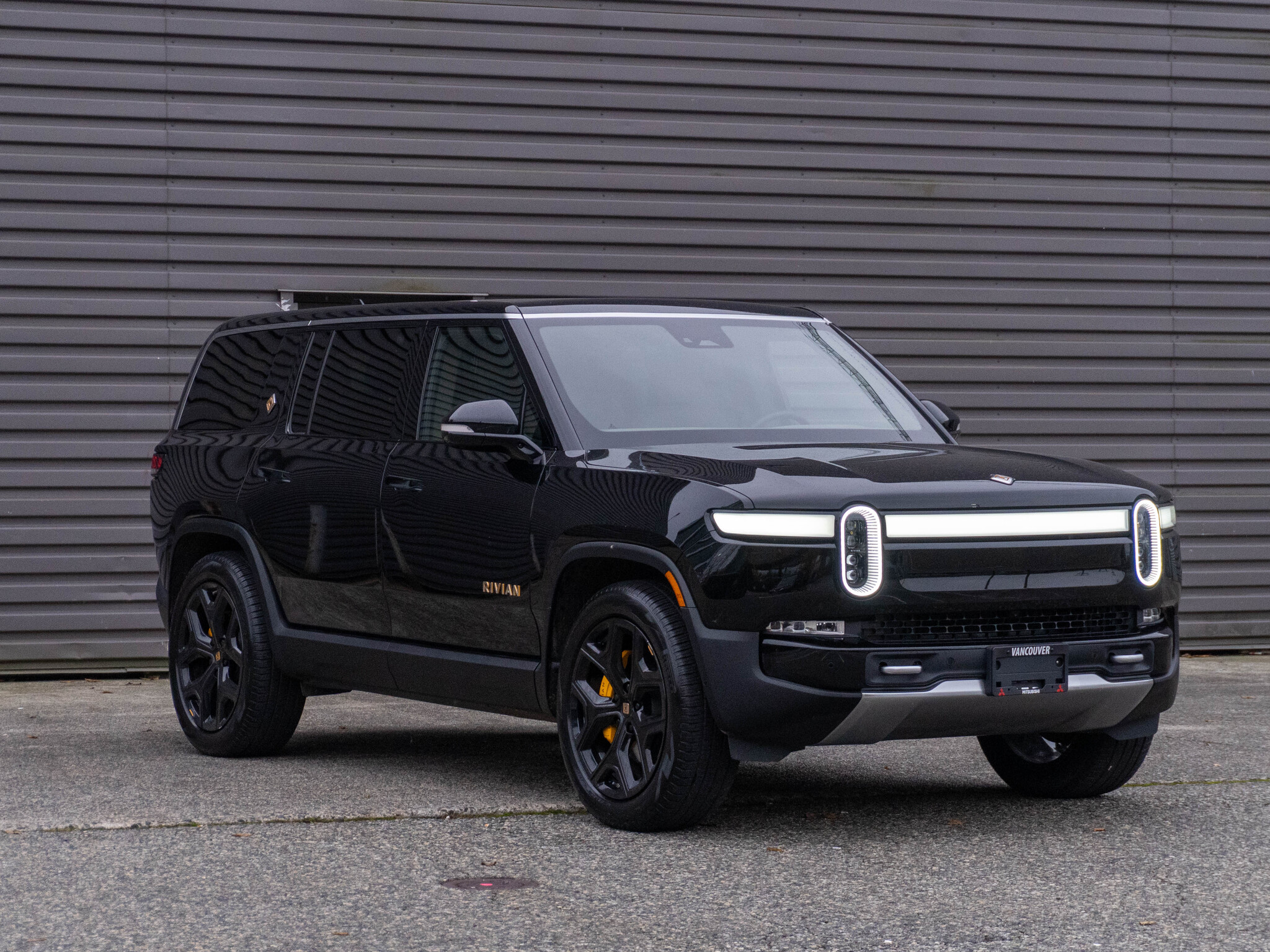 2023 Rivian R1S