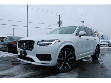 White 2022 Volvo XC90 T6 Momentum 7-Passenger AWD SUV / Crossover All-Wheel Drive Automatic