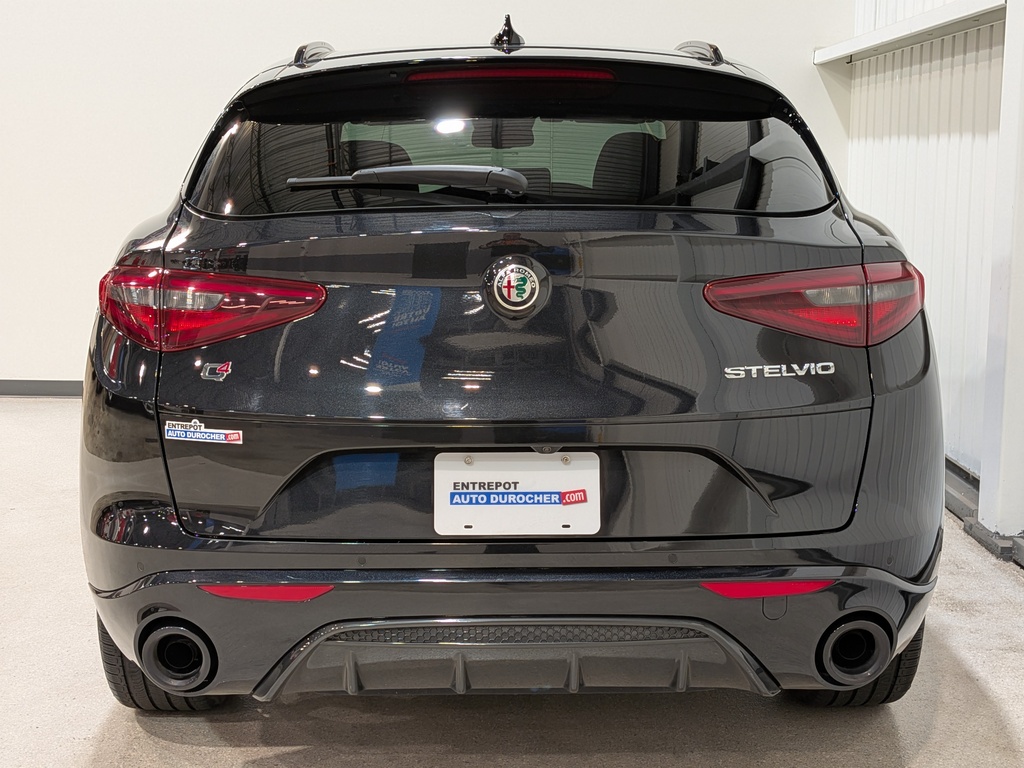 Alfa Romeo Stelvio 2023