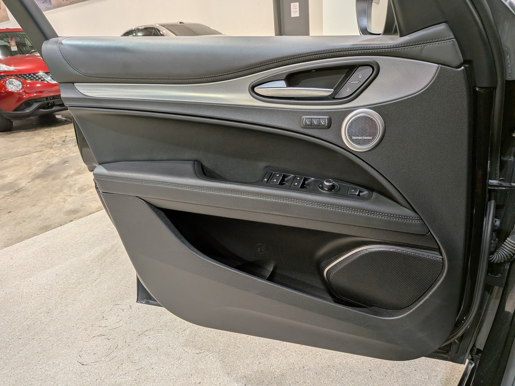 Alfa Romeo Stelvio 2023