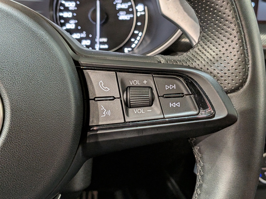 Alfa Romeo Stelvio 2023