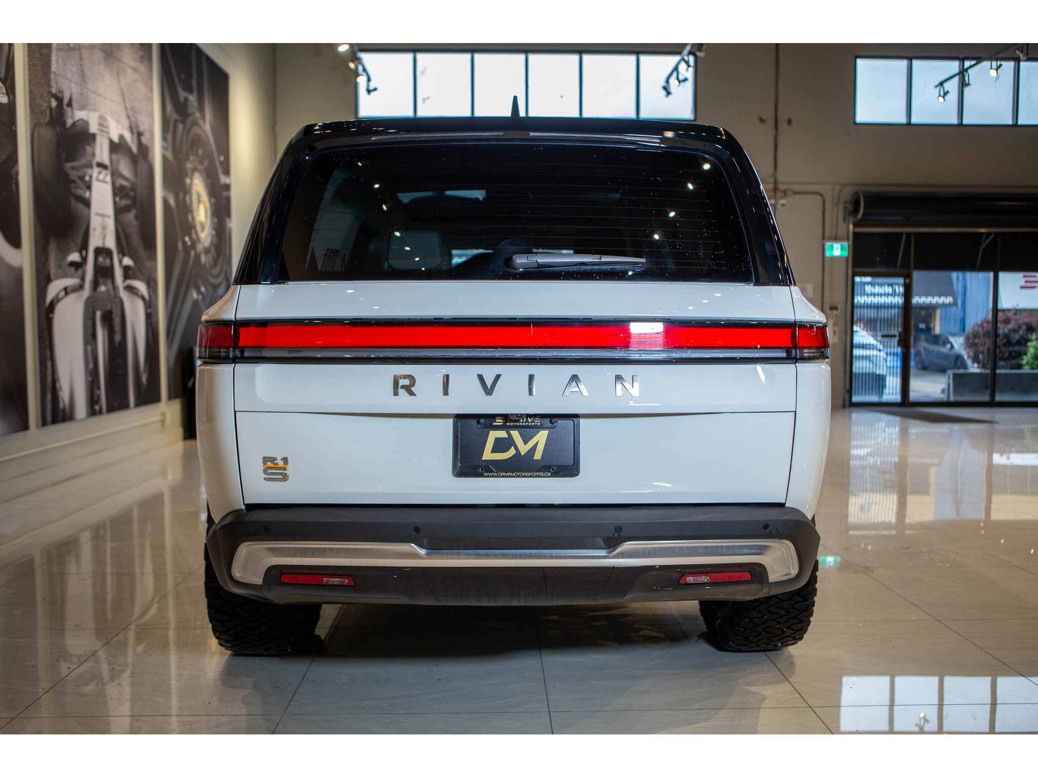 2023 Rivian R1S