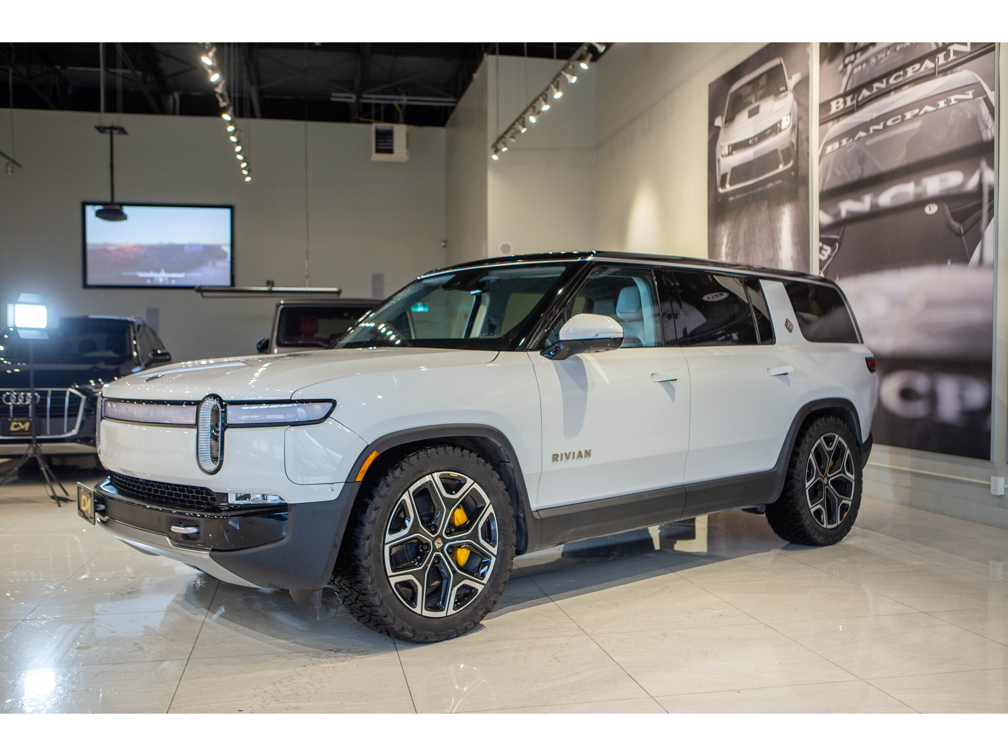 2023 Rivian R1S
