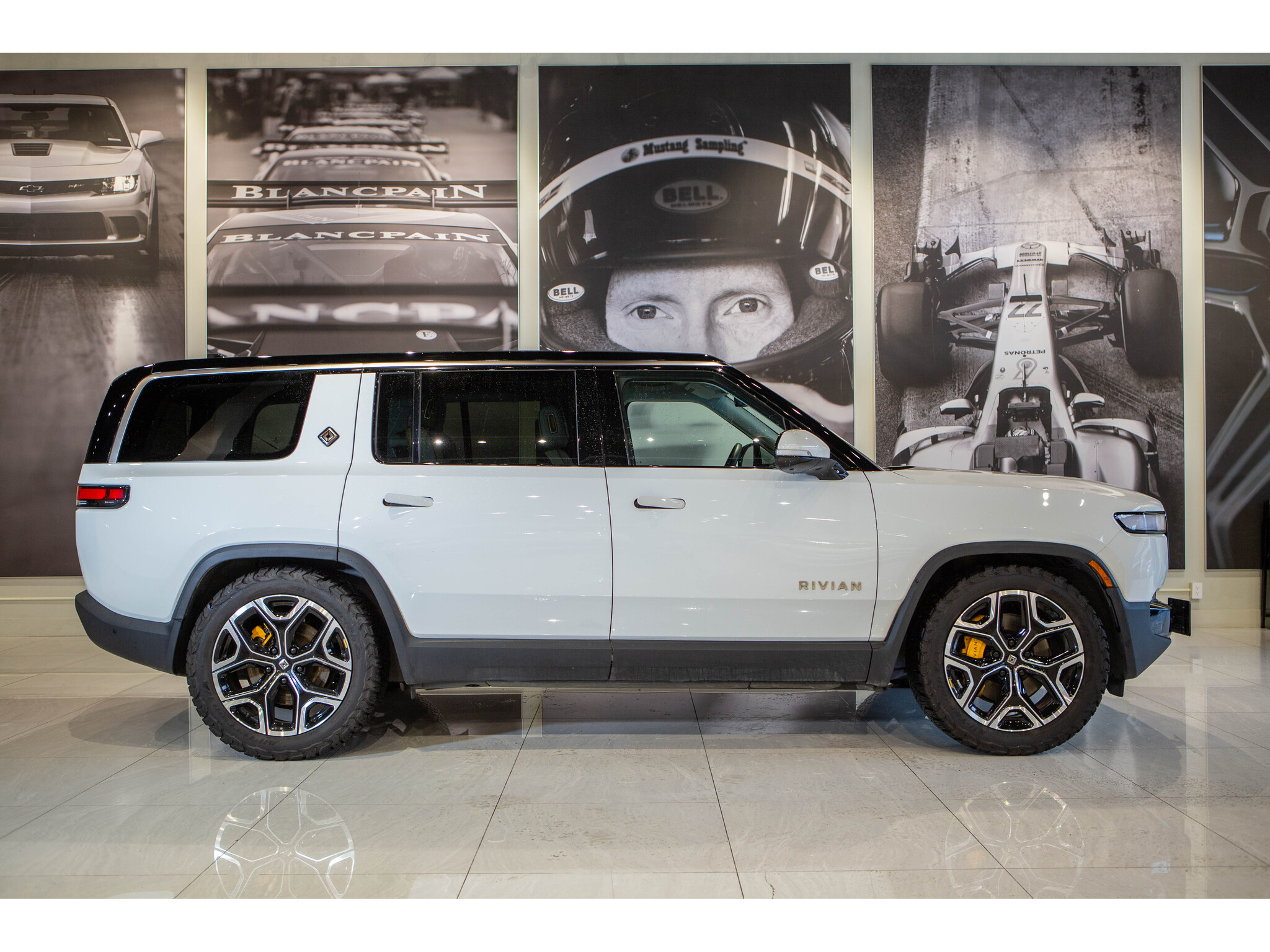2023 Rivian R1S