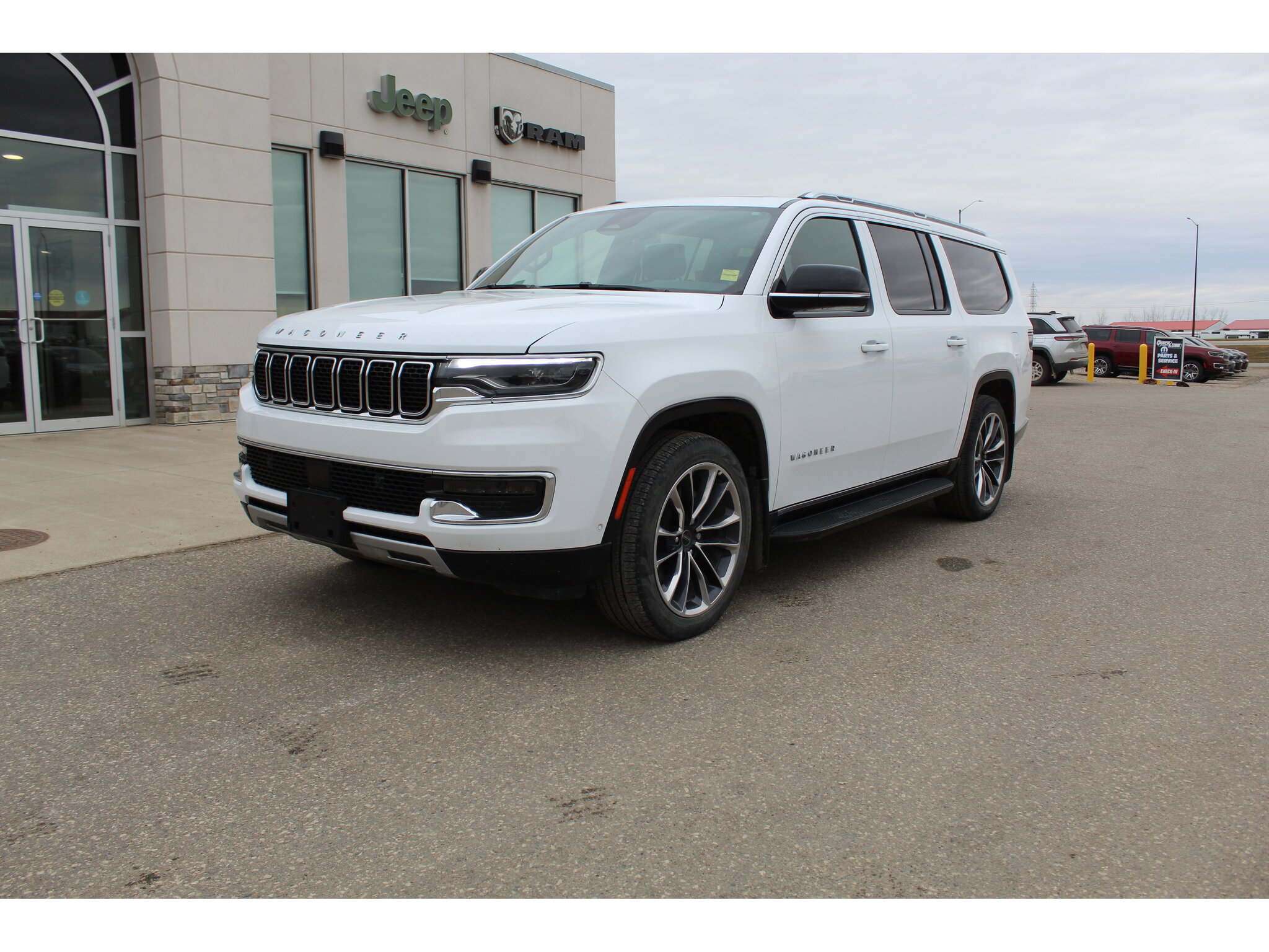 2023 Jeep Wagoneer L
