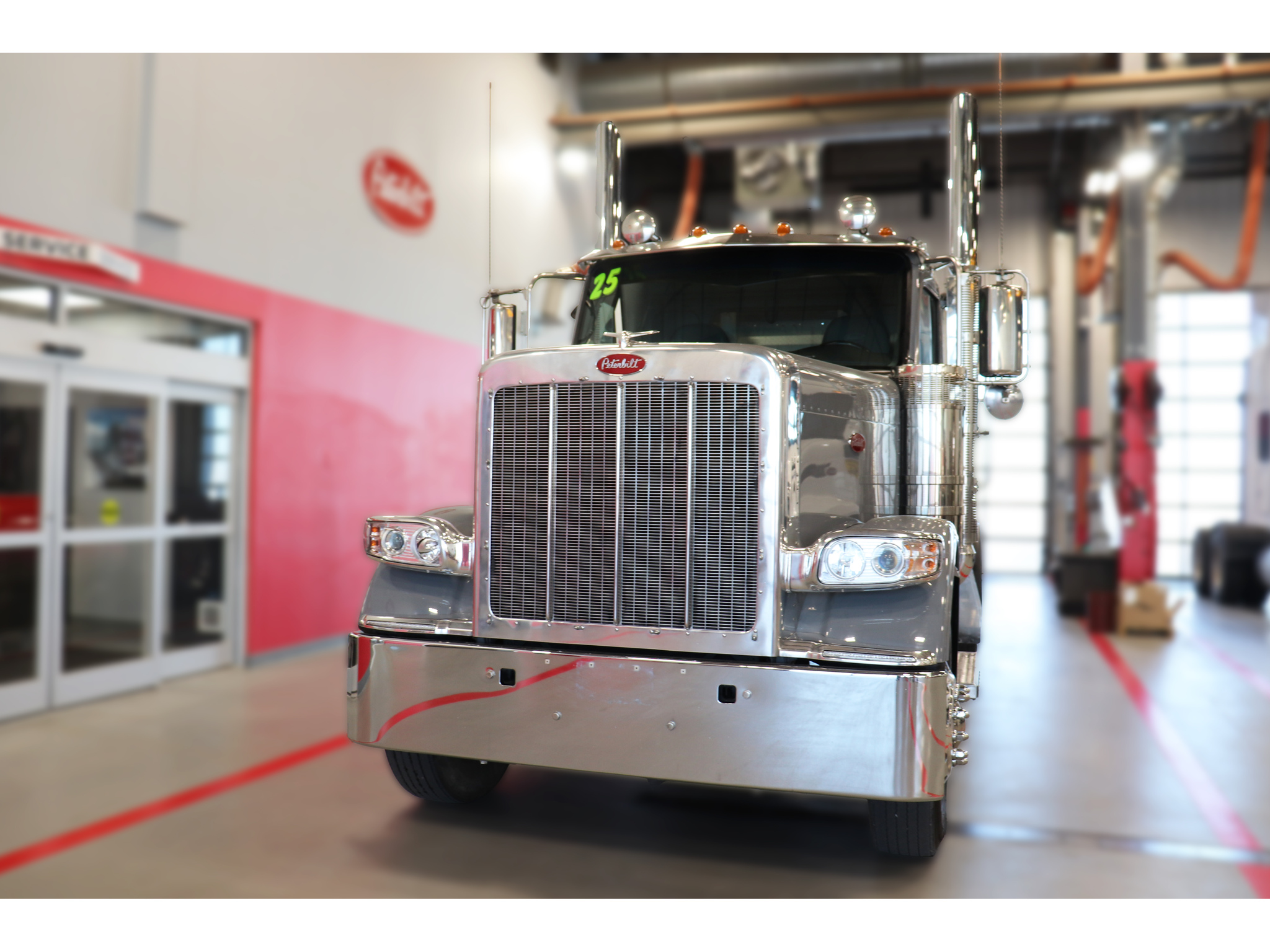 2025 Peterbilt 589 Daycab