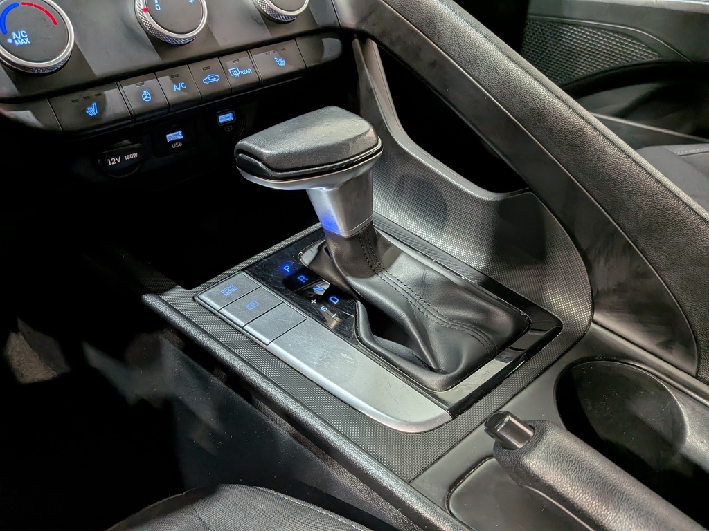 Hyundai Elantra 2022