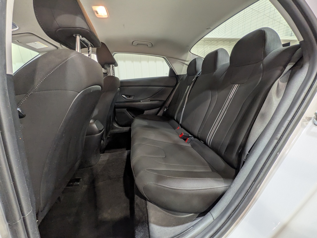 Hyundai Elantra 2022