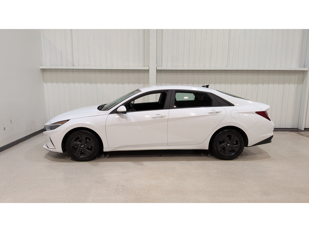 Hyundai Elantra 2022