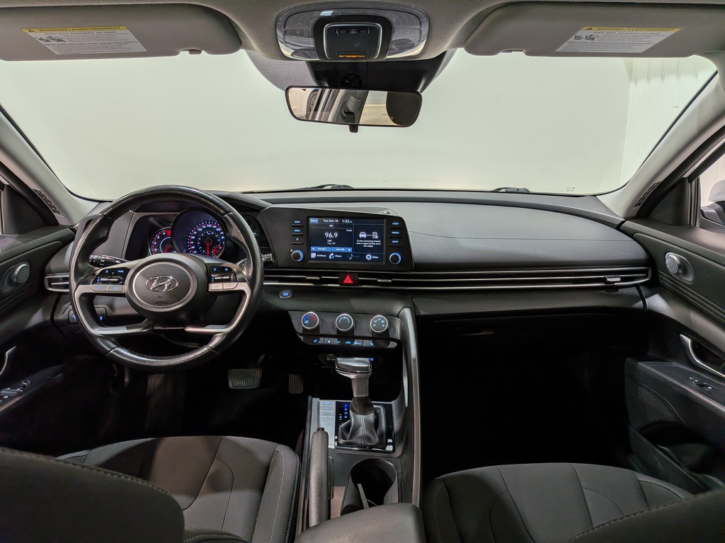 Hyundai Elantra 2022