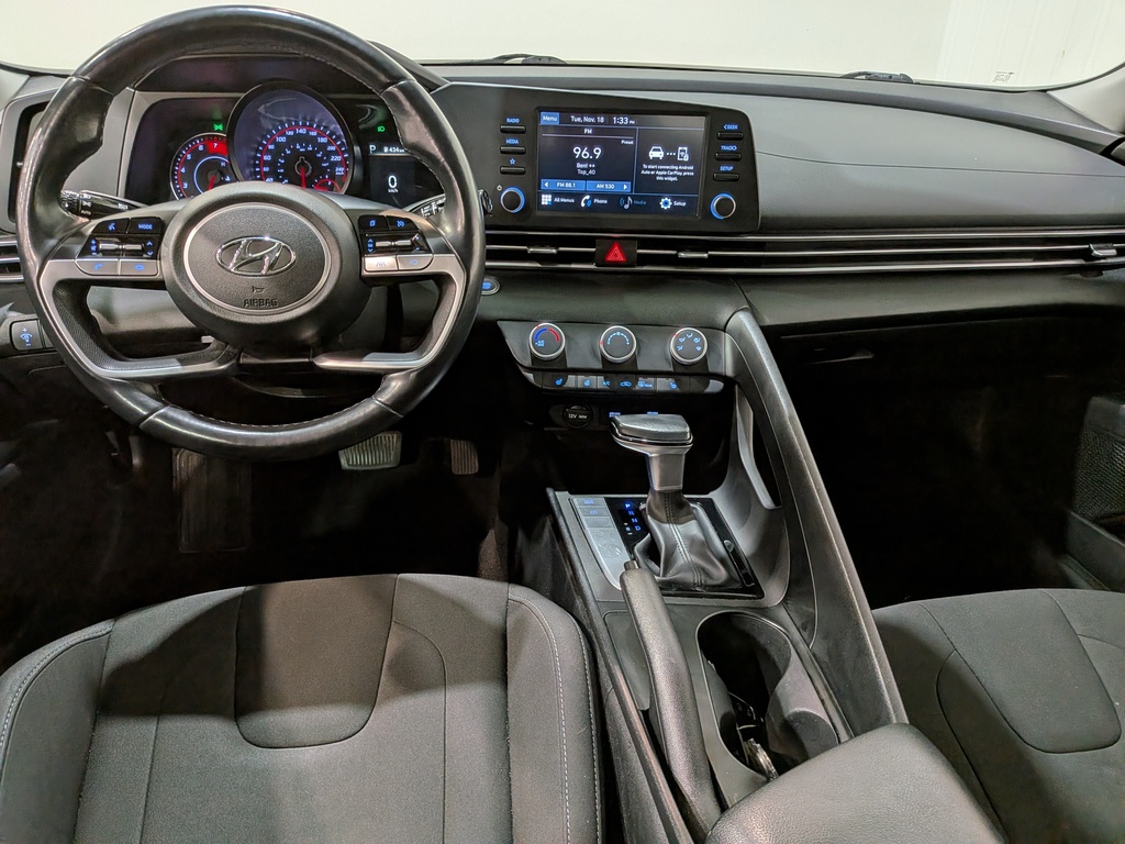 Hyundai Elantra 2022