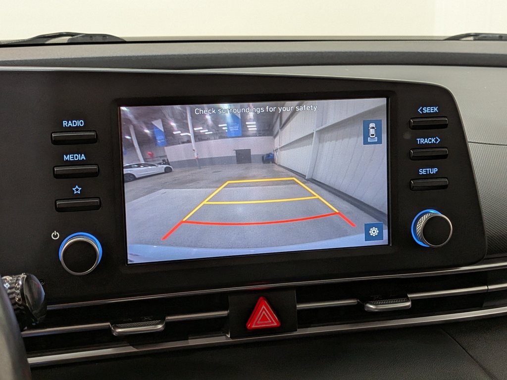 Hyundai Elantra 2022