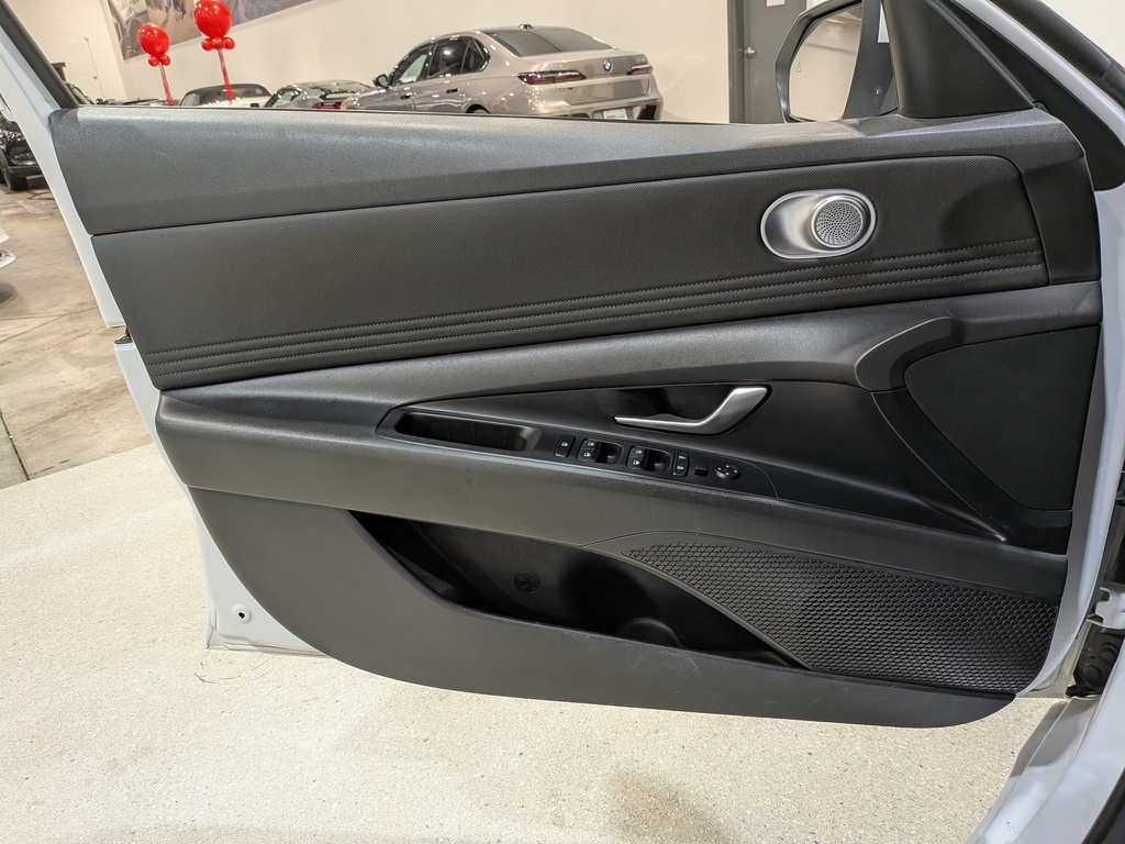 Hyundai Elantra 2022