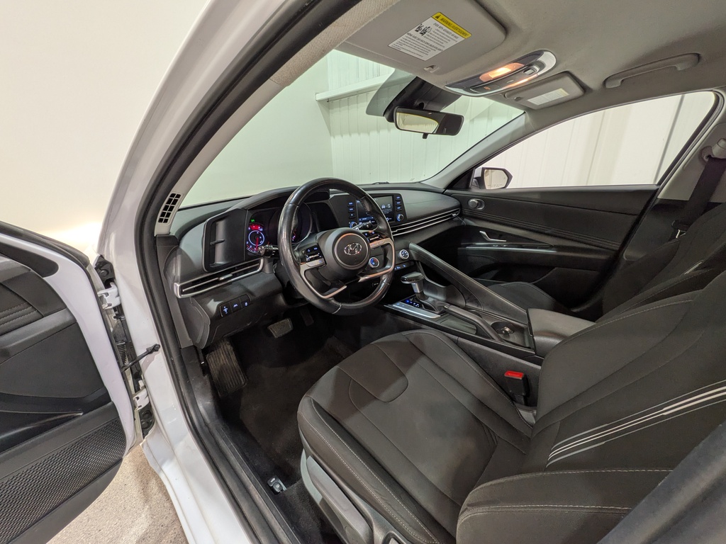 Hyundai Elantra 2022