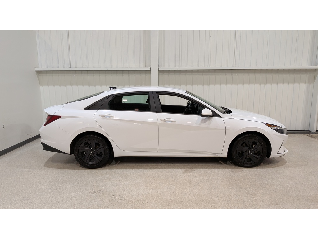 Hyundai Elantra 2022