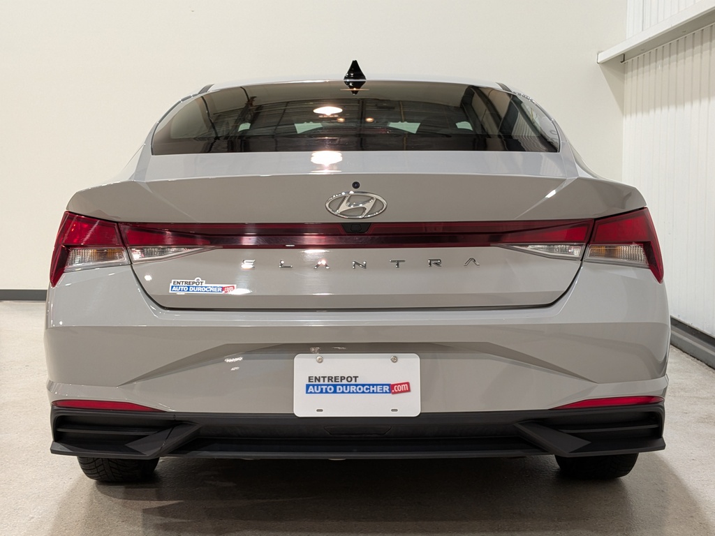 Hyundai Elantra 2022