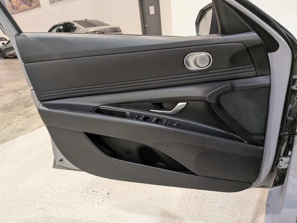 Hyundai Elantra 2022