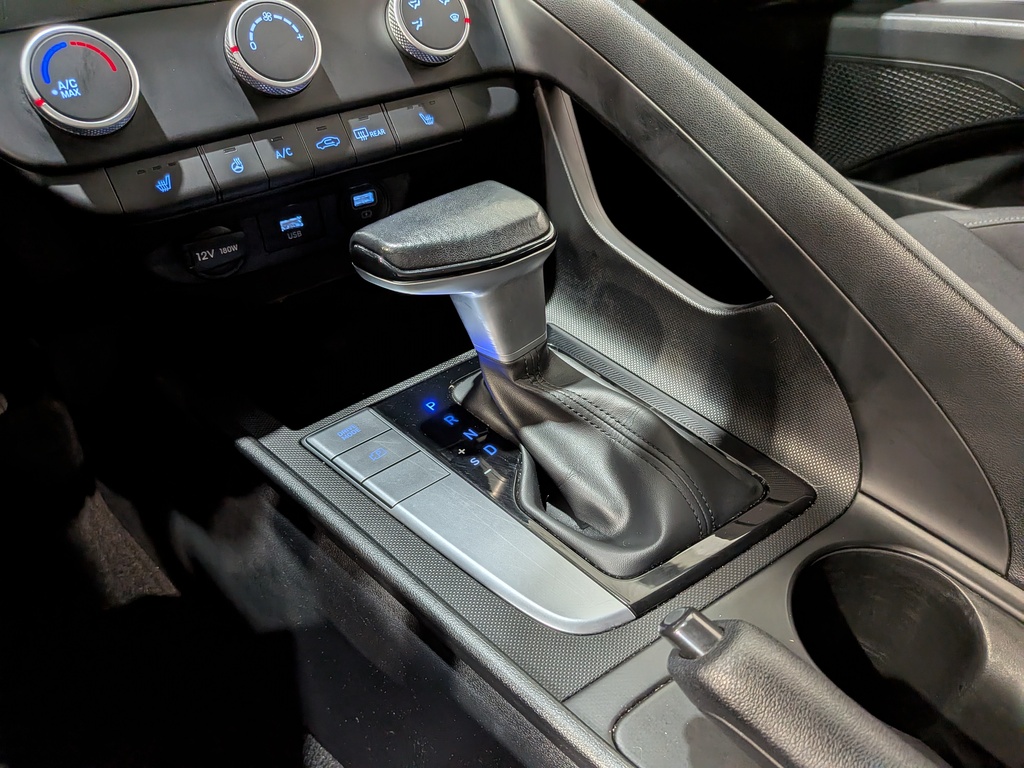 Hyundai Elantra 2022